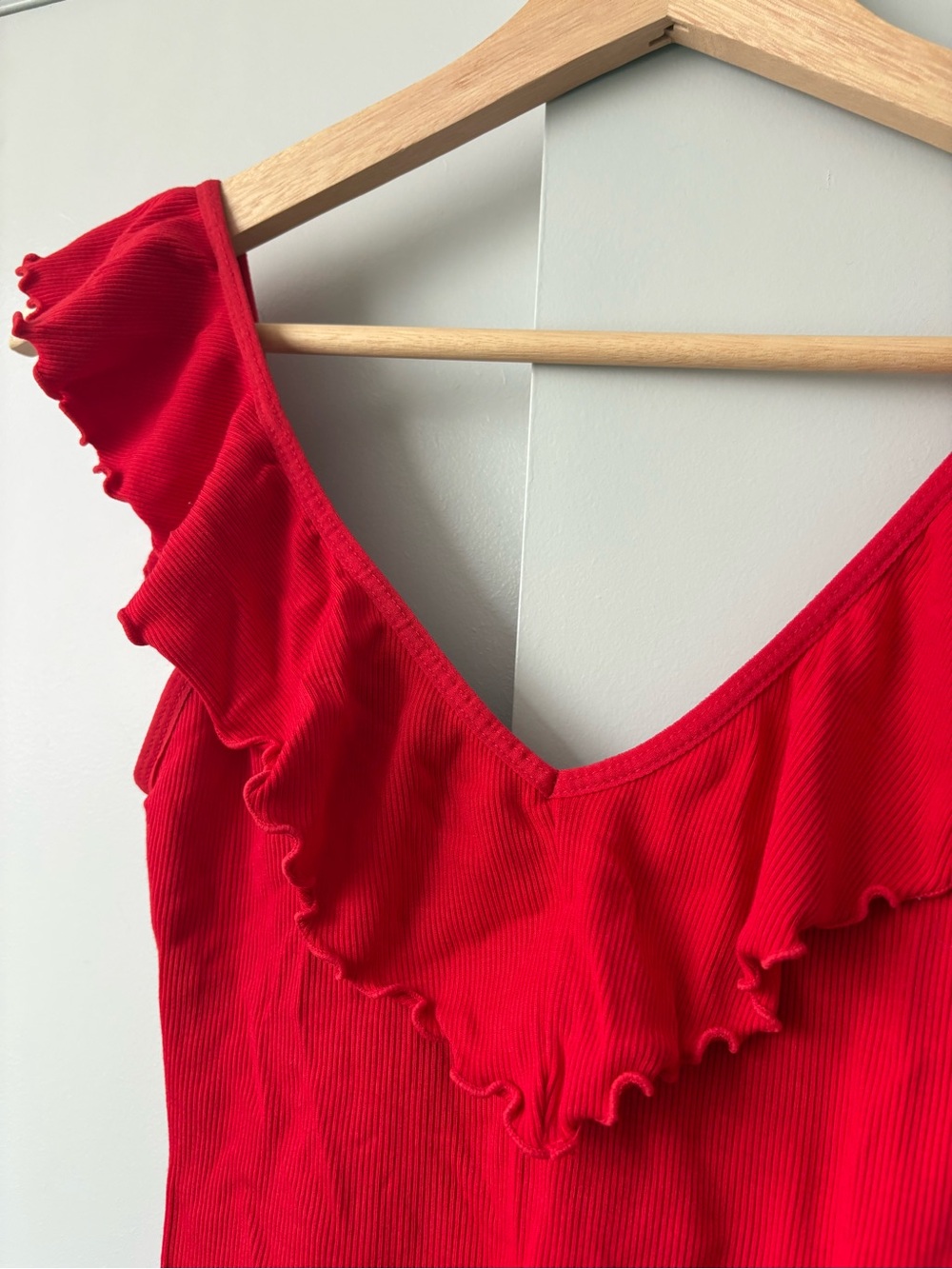 Wilfred Bright Red Ribbed Ruffle V-Neck bodysuit - Picture 2 of 3